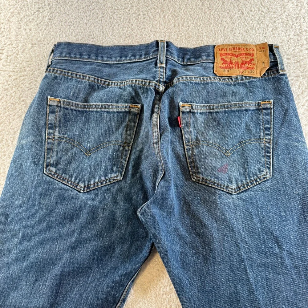 Levis 501 Jeans Mens 33x30 Blue Medium Wash Button Fly‎ Straight Distressed